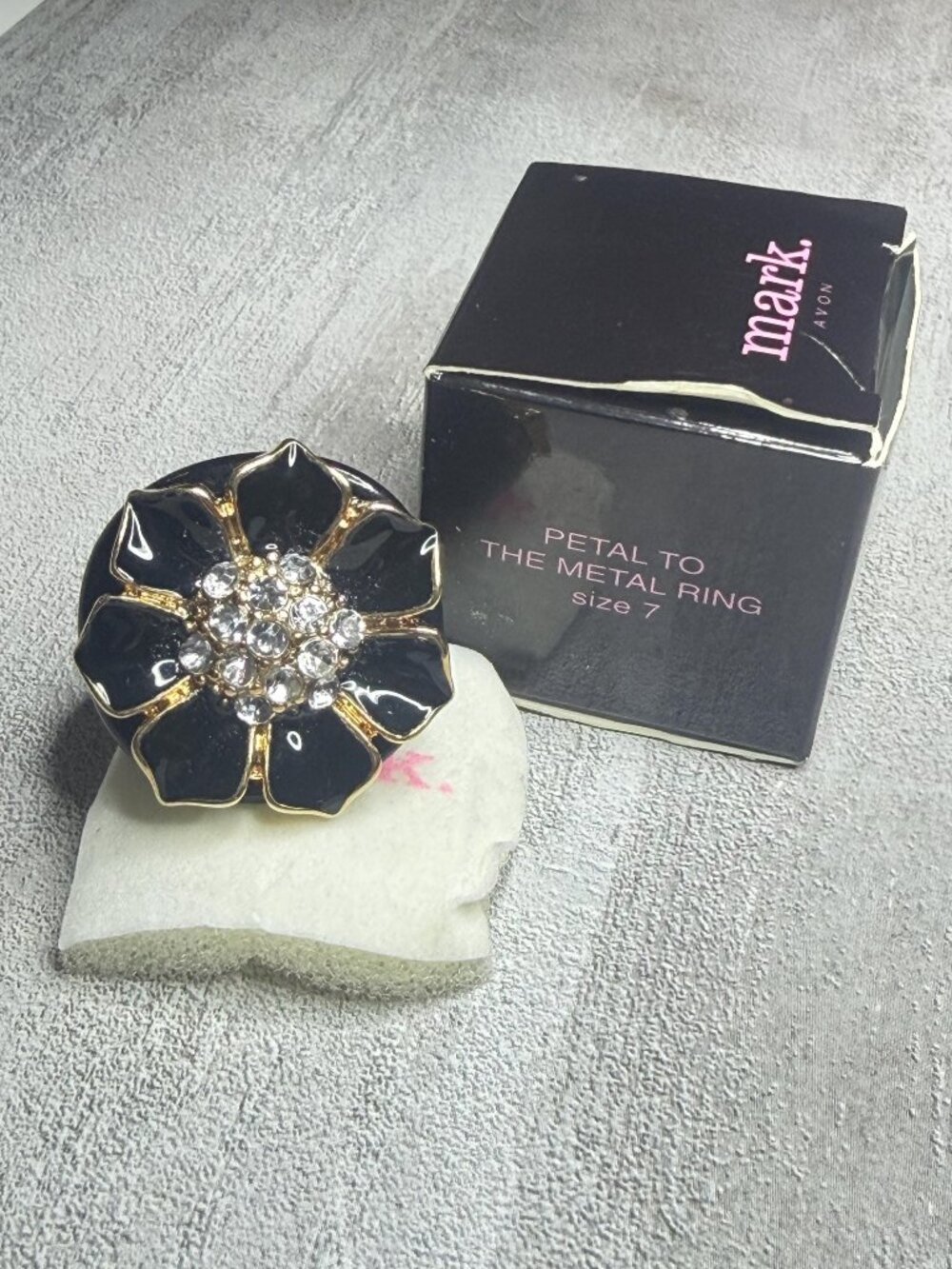 Avon Mark Black Enamel Flower Statement Ring Size 7 NOS